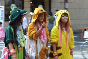giapponesi vestite da pikachu