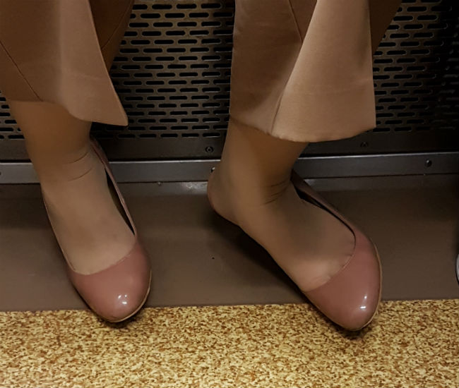 giapponesi in metro